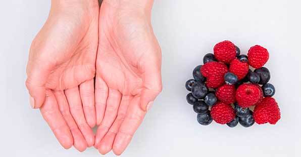 Какие фрукты и ягоды можно кушать больным при панкреатите?