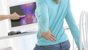 Почему болит спина при панкреатите?