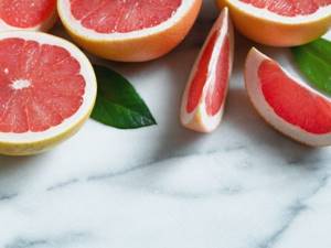 Снижает ли грейпфрут сахар в крови и можно ли его есть при диабете: польза и вред